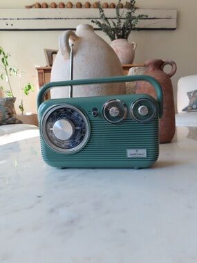 Portable Retro AM/FM Bluetooth Radio